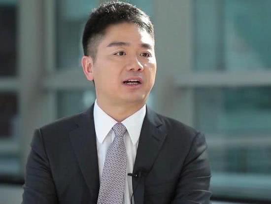 曾穷到吃不起肉,乡亲资助5百元才上大学,发财