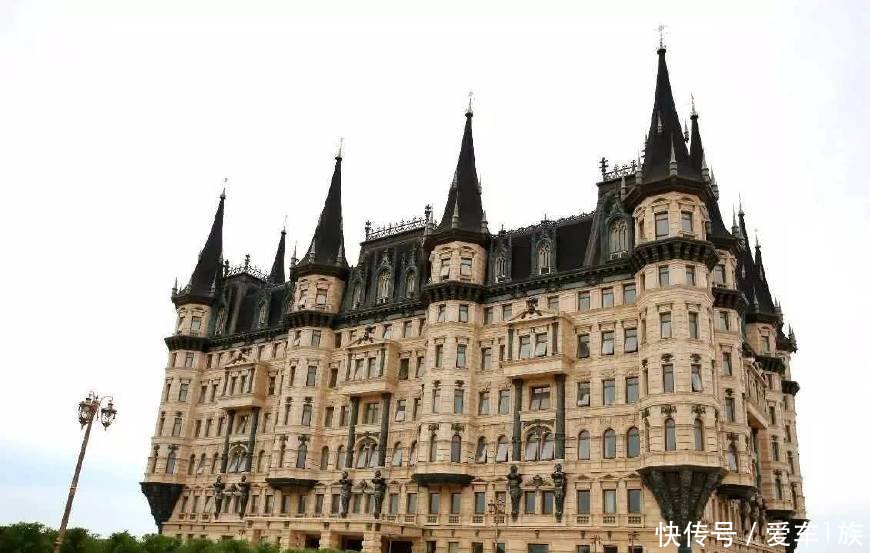 《西虹市首富》里的城堡总投资6亿元,观光门票