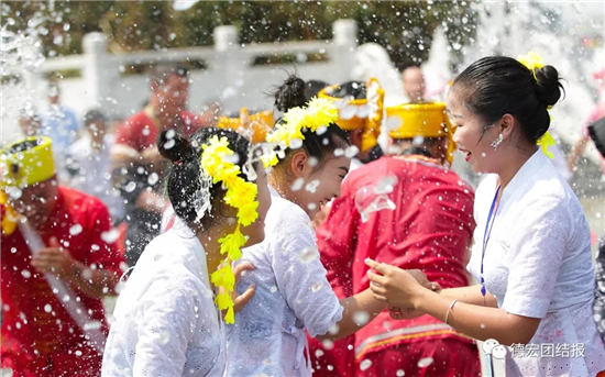 嗨盈江,美翻了我的泼水节!