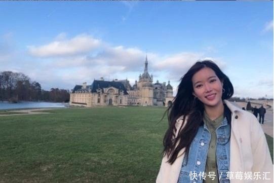林秀香晒法国旅行照片:笑得像个孩子