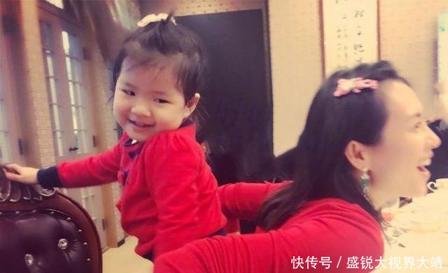 章子怡怀二胎与汪峰牵手出行,衣服紧绷惹人注