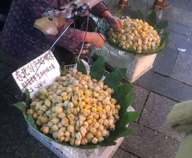 大妈集市卖奇特黄果子，价格贵的惊人，我买回后却被家人骂了