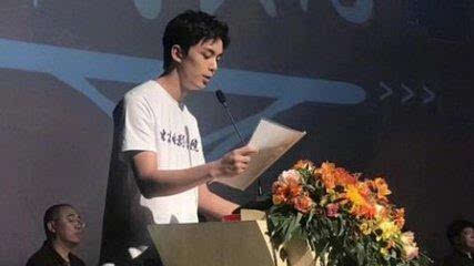 吴磊作为新生代表参加开学典礼，选择沉淀自己的他很让学校骄傲呢