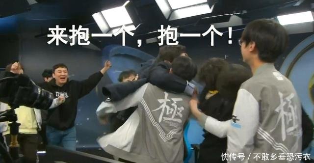 IG夺冠后,王思聪表情包火了吃热狗、遭冷落!自