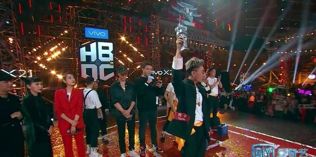 恭喜《热血街舞团》钢王队夺冠 冯正获热血舞