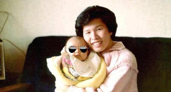 周杰伦幼年照流出,对比抖音少女小周周,网友:相