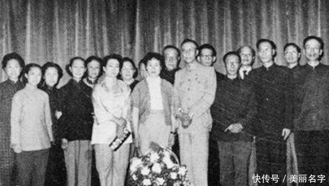 溥仪再婚去办结婚证,工作人员问了溥仪一个问