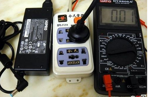 为何笔记本电脑插上电源,充电指示灯闪烁,却充