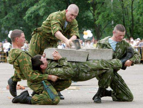 军队里军人体重超标后, 看看各国是怎么应对的
