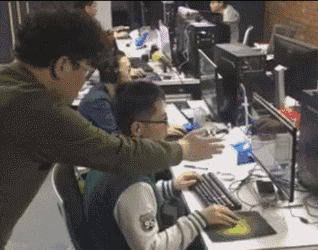 3.菜刀一摆,你敢继续bb?