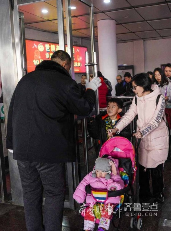 实拍:漫漫两千里,从内蒙古到山东,携家老小回家过年