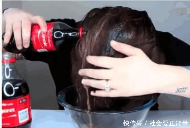 女子作死用10瓶可乐洗头,1个小时过后,大家都