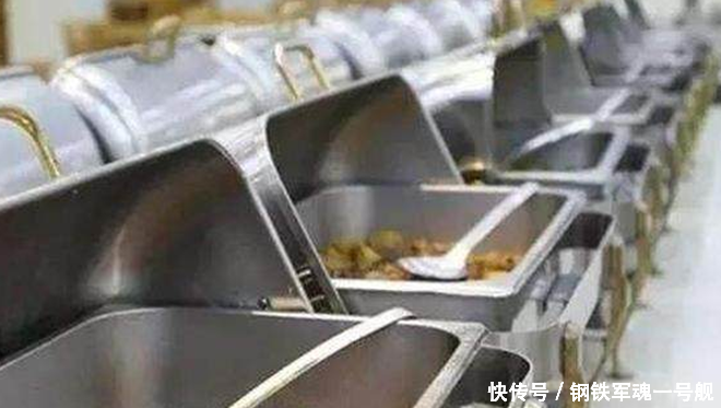 对于潜艇兵来说，“最高伙食”长什么样？看完让人很是心疼！