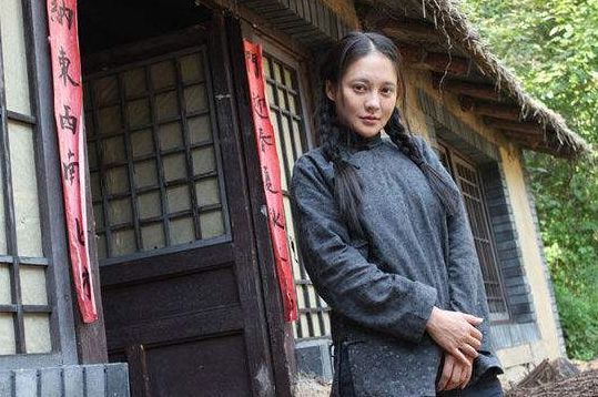 前妻意外去世,四年后去民政局再婚,儿子大喊妈,抬头一看我哭了