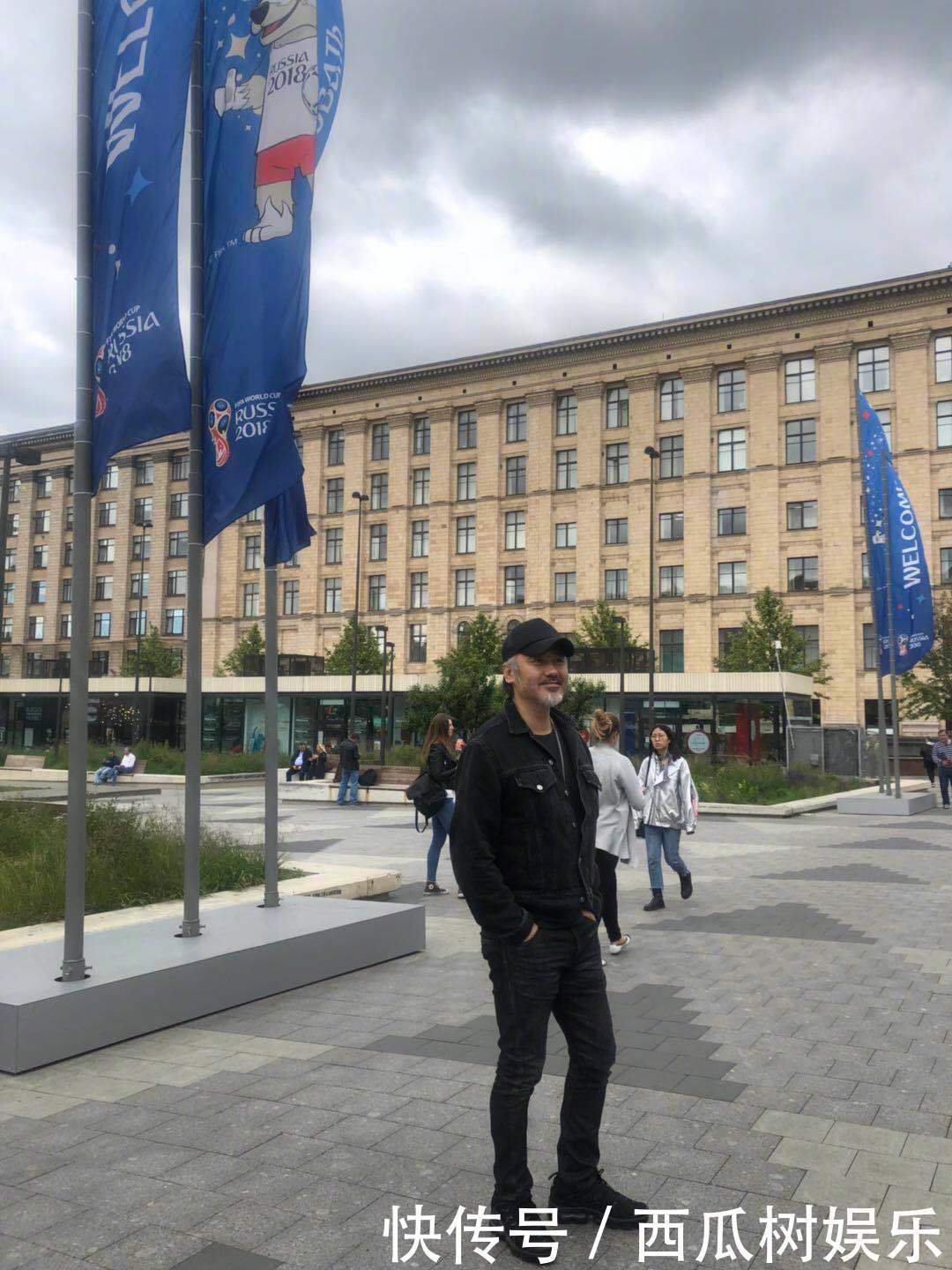 陈奕迅表情冷漠惊现世界杯开幕式观众席,吴秀