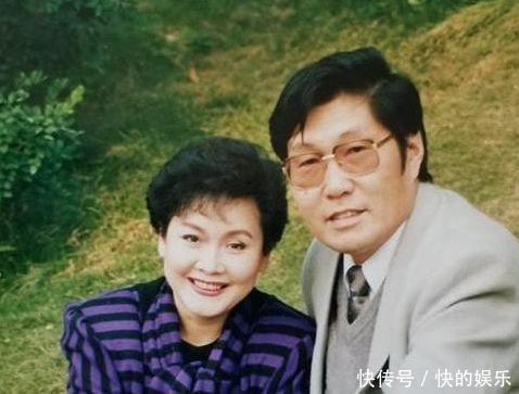 74岁李谷一罕见晒夫妻合影,老伴肖卓能当年也