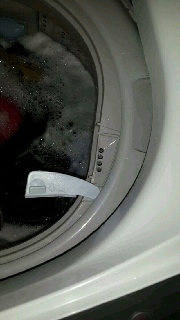 海尔xqb65-m1258洗衣机有没有放洗衣液的地方?