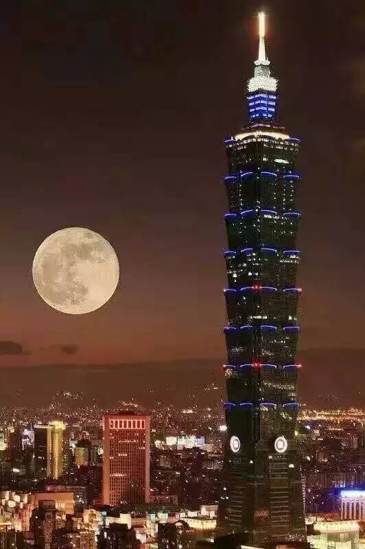 全球各地超级月亮大比拼,新加坡的真令人心塞~