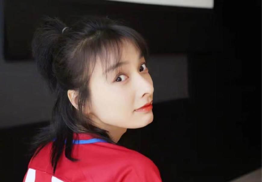 吴昕大夏天穿长衣长裤,面对北京37度高温,不热