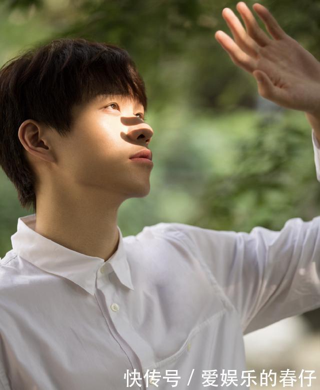 他演技不错颜值挺高,也是小鲜肉却因为脾气好