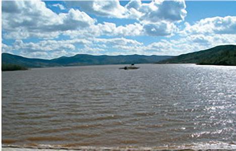 洋派水库位于姚安县城西北7km处,1954年兴建,1955年建成蓄水,1966年
