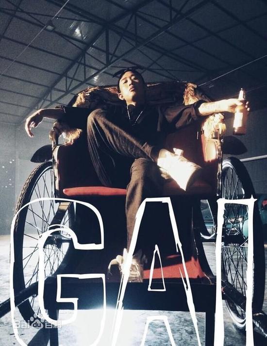 光头哥爆改农村老房开民宿 捡废品当家饰惊呆