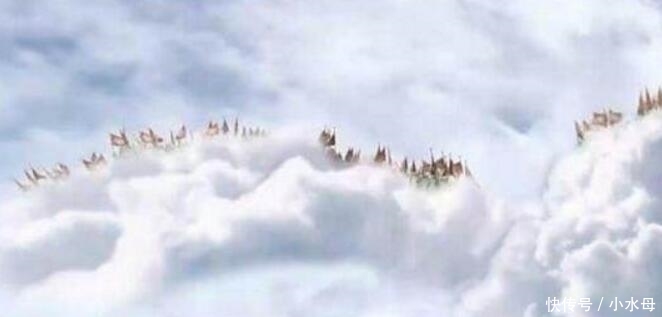天空上出现6个天兵天将, 网友猜测是海市蜃楼