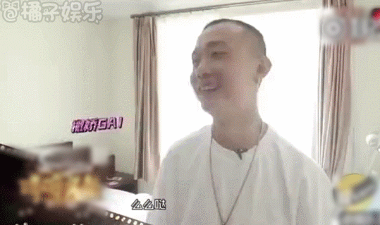 【gif】gai求婚成功?行吧你们尽情恩爱,我们吃狗粮