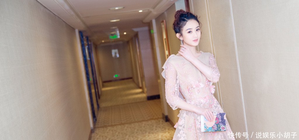 剪了发型之后的赵丽颖成享受的发型教科书,新行走i短发合作审美图片