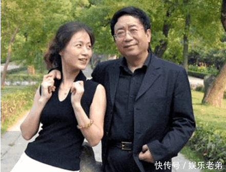 中年大叔酒吧结识20岁小姑娘, 婚姻维持了一个月, 大叔: 经不起折