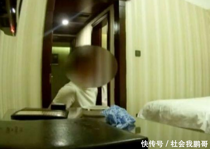 年纪轻轻的女孩,干点啥不好。干这事,服务员:一