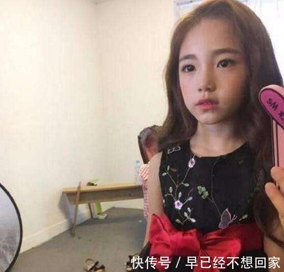 她6岁开始化妆, 导致骨骼停止生长, 身高停留在