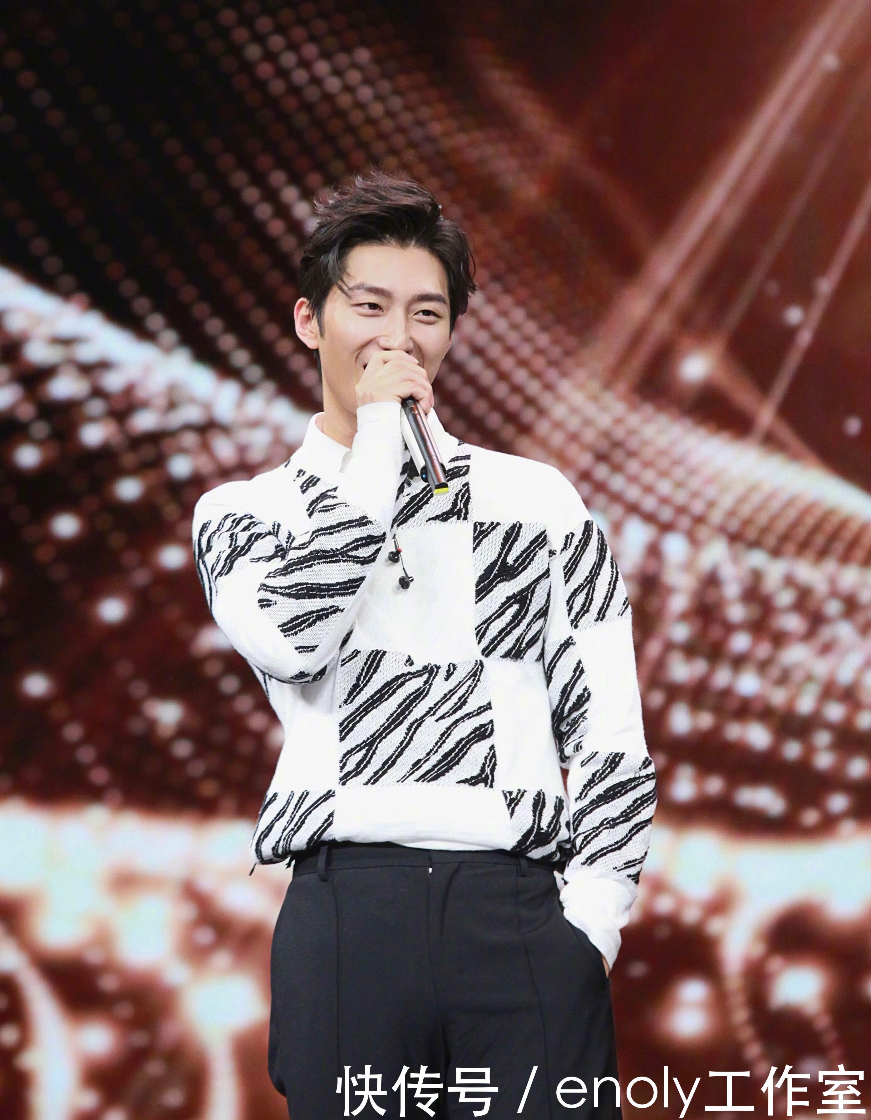 窦骁何超莲公开撒狗粮,承认恋情,那潘粤明呢?