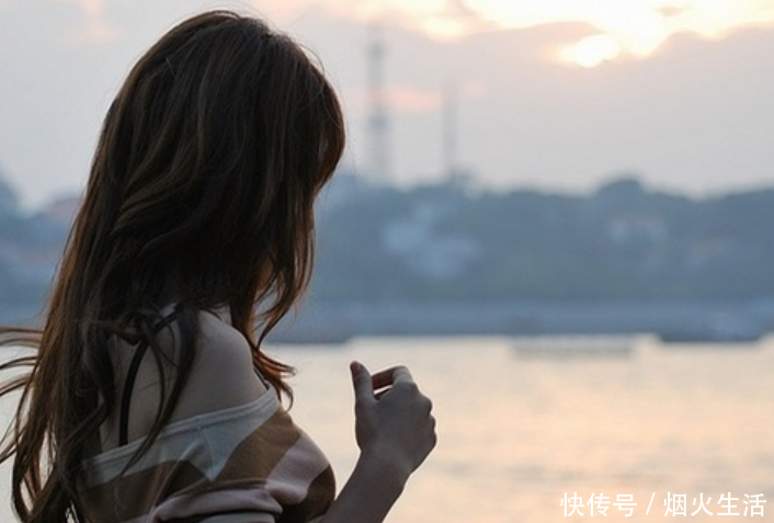 地摊上劣质香水,成了家庭最后的芬芳之处