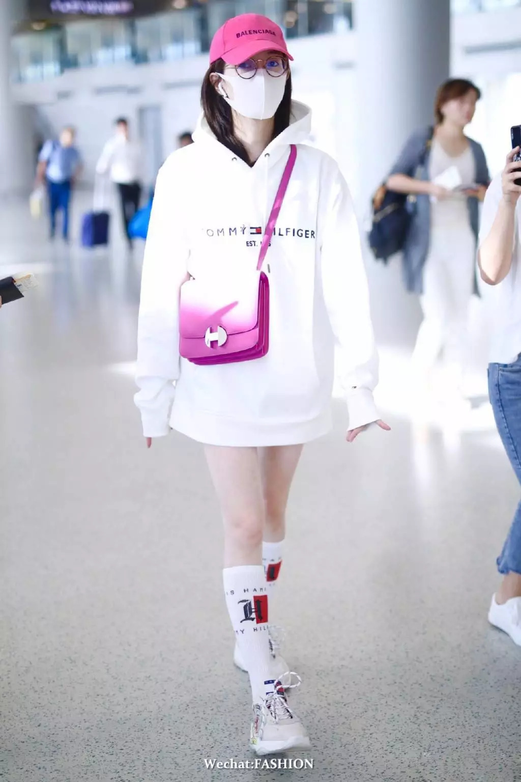 衣服搭配技巧网袜噻!有了这些时兴的短袜,还怕