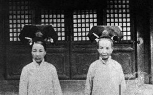 晚清的宫女夏天收到赏赐的西瓜也不能吃, 只能