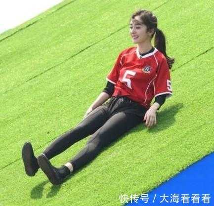 辣妈杨幂跑男化身足球少女强势上线, 网友: 瞬间