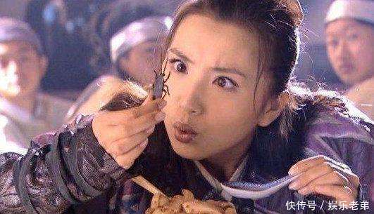 她是《粉红女郎》中的万人迷, 如今保镖随影不