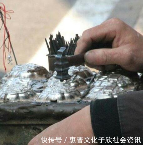 农村老人靠祖传手艺艰难为生,只能温饱,为何还