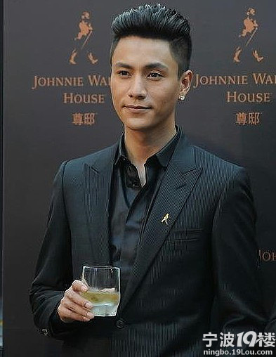 这几种男露额头的<em>发型</em>该<em>怎么弄</em>?_360问答