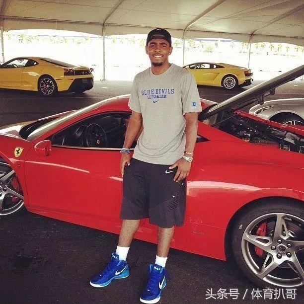 绿军当家球星凯里欧文在球场上风光无限,他平