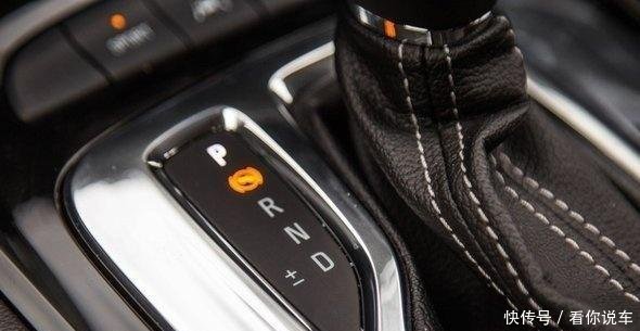 不少车主反映奔驰C级的中控面板存在异响,且用