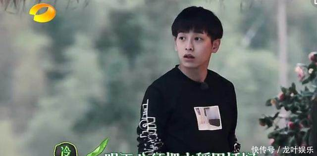 彭昱畅虽然是个黑洞男孩,但吃饭时他这举动温