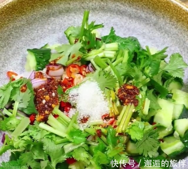 拍黄瓜料汁怎么调家常 t01cf1a1b0c57402458.jpg