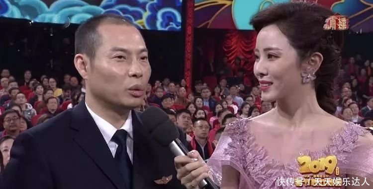 川航英雄机长登央视春晚:继续努力 让大家出行