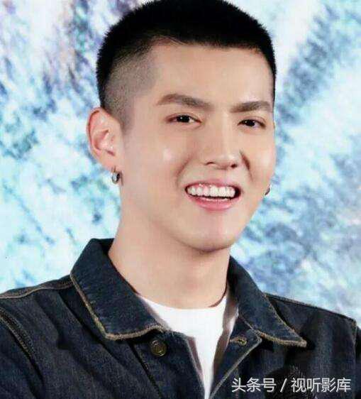 80后谢霆锋、90后吴亦凡俩男星难得同框一次