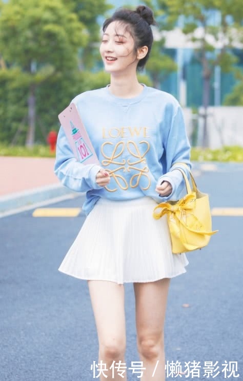 戚砚笛活动秀出小鸟腿太吸睛,连奚梦瑶都要对