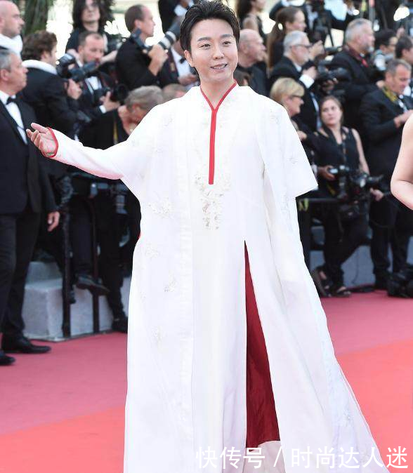 李玉刚亮相戛纳红毯,遭保安频频催赶,真心和张