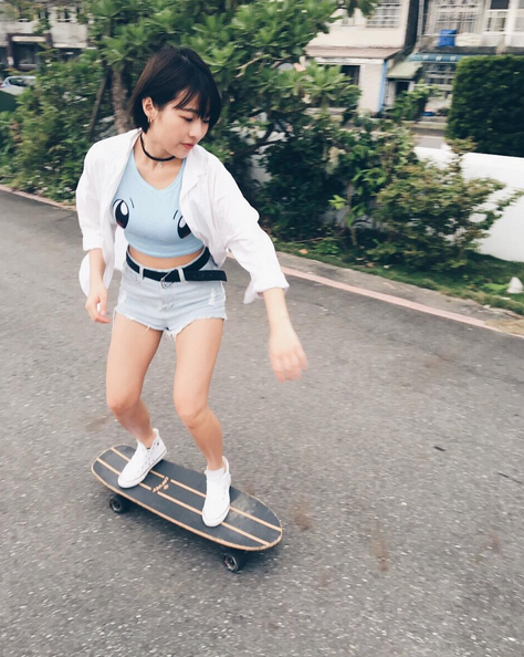 台湾清纯棒球妹 晒健身私照泳装撩人