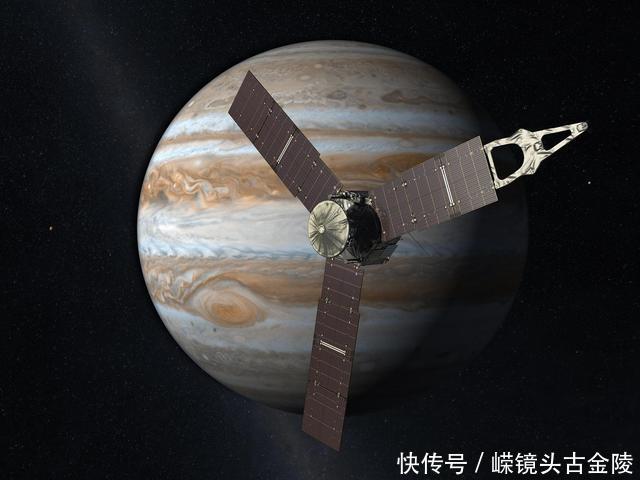 木星绽放绚丽极光，就像欢迎NASA朱诺号探测器的造访